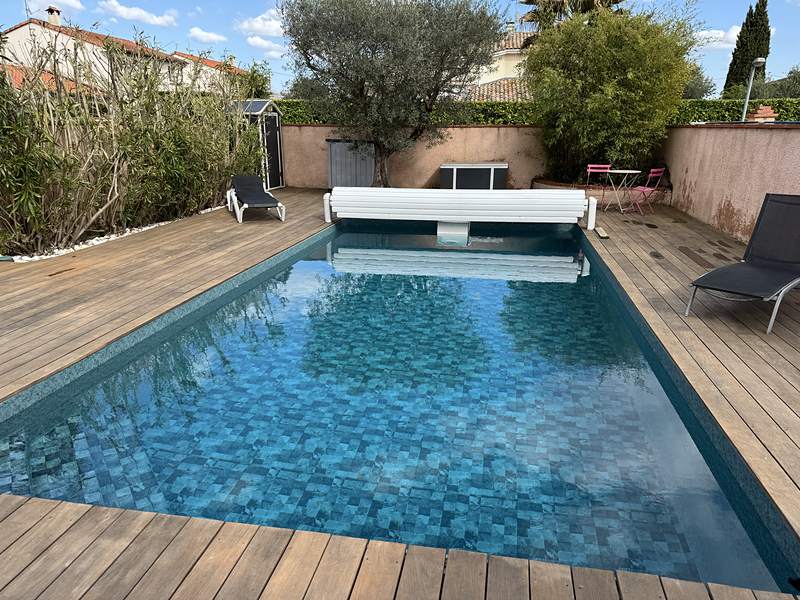 Piscine rénovée en membrane armée 3D Touch Green Fidji avec volet roulant à Saint-Alban