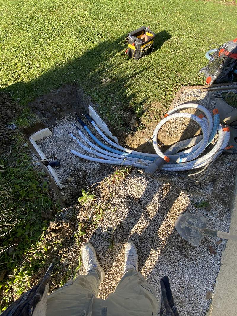 Nouvelles canalisations de filtration en Kefren posées en tranchée à Seilh, avril 2026